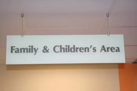 sign board suppliers in dubai
